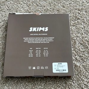 Nib! Skims one leg high rise short right leg exposed